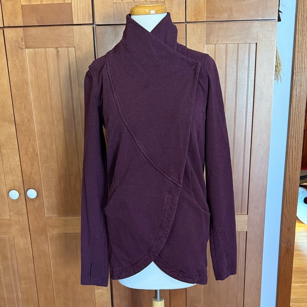 Lululemon Burgundy that’s a wrap Jacket size 4